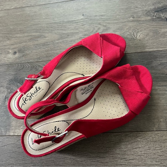 Life Stride Socialite Red Wedge Espadrille NWOT - Picture 3 of 6